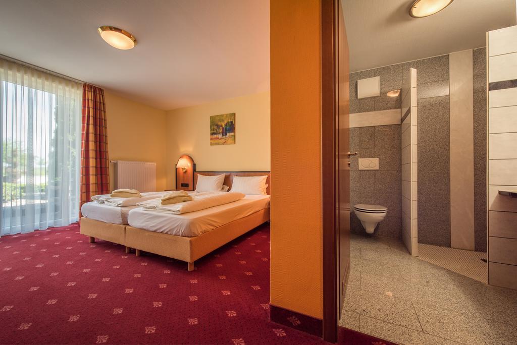 Landhotel Und Gasthof Hirsch Huettenreute Hosskirch Экстерьер фото
