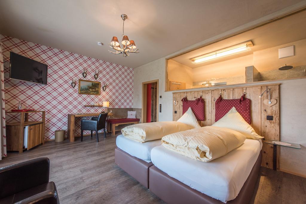 Landhotel Und Gasthof Hirsch Huettenreute Hosskirch Экстерьер фото