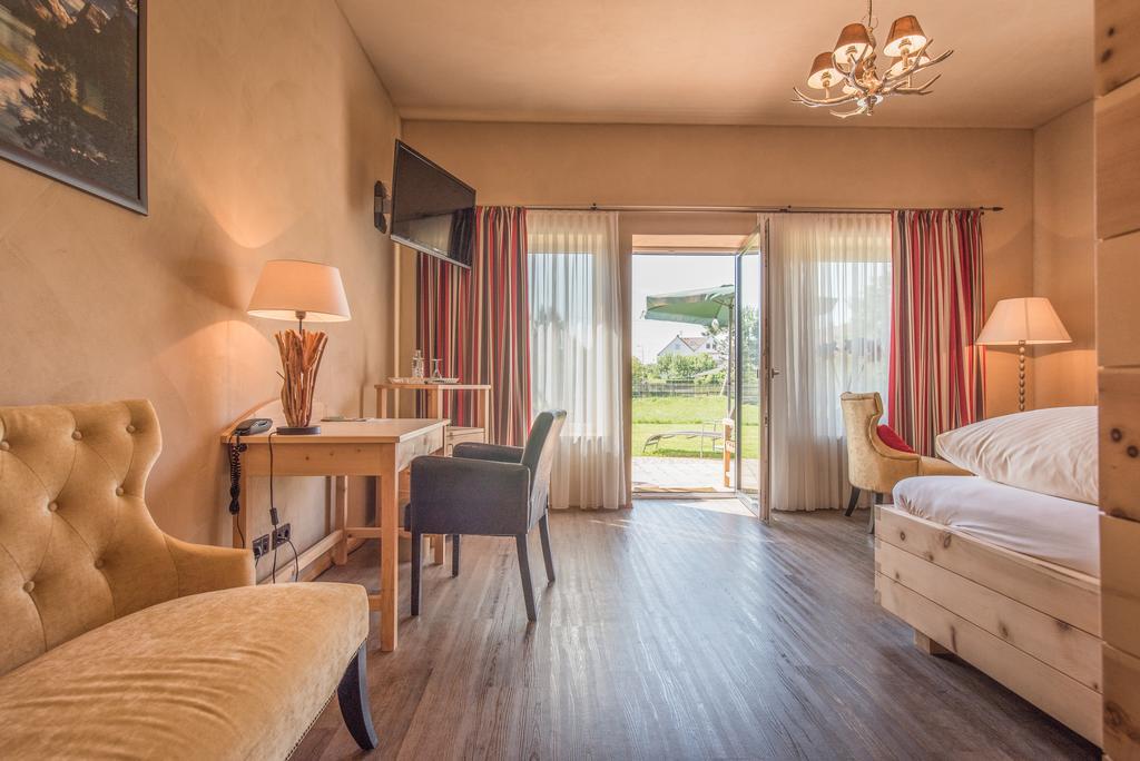 Landhotel Und Gasthof Hirsch Huettenreute Hosskirch Экстерьер фото